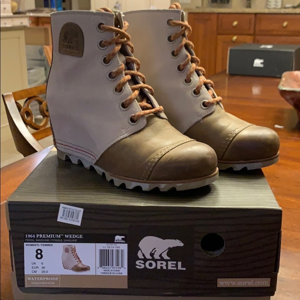 Sorel Wedge Waterproof Laceup boot size 8